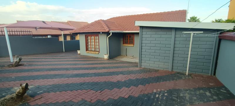 3 Bedroom Property for Sale in Tlhabane West North West